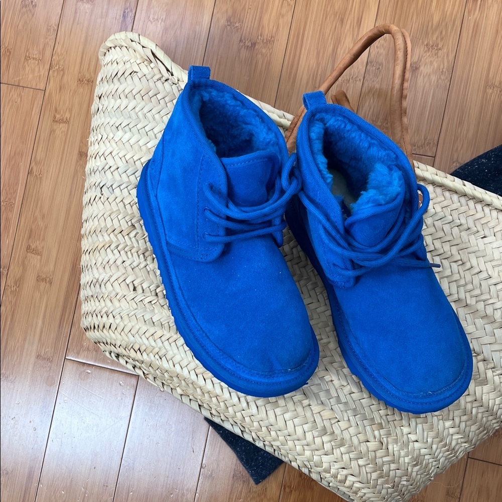 UGG AUSTRALIA Neumel II Boots size 4